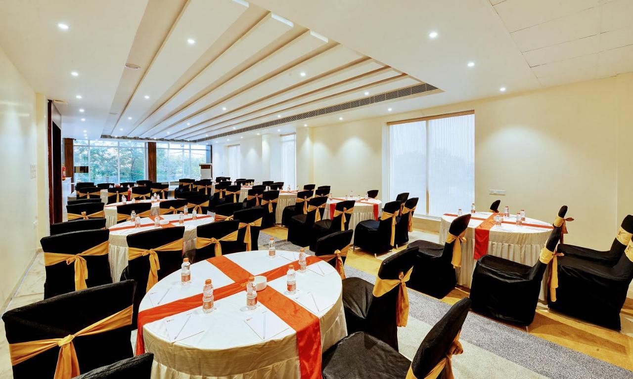 Mastiff Select Gulbarga Hotel กุลบาร์กา ภายนอก รูปภาพ